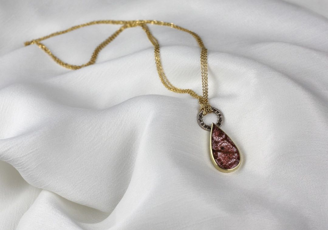 Wisior ze skamieniałym koralem - obrazek 4