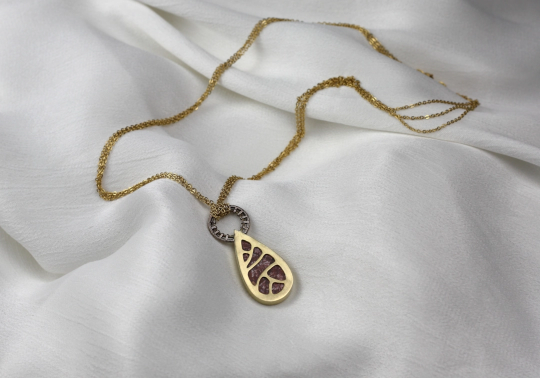 Wisior ze skamieniałym koralem - obrazek 5