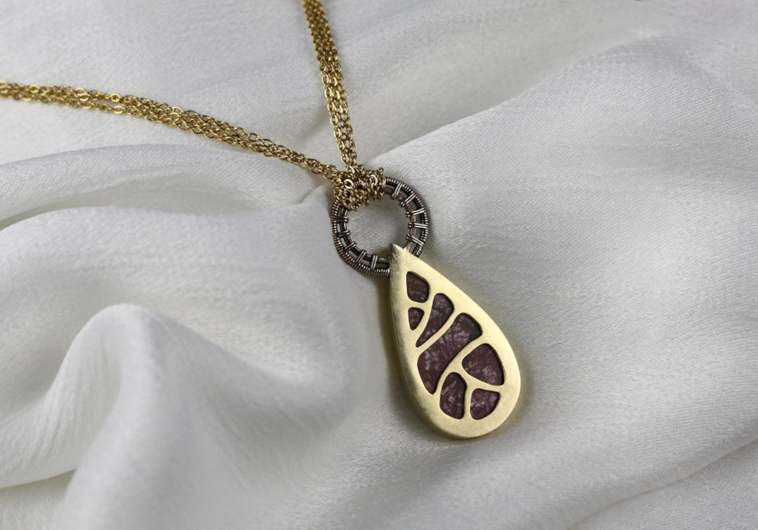 Wisior ze skamieniałym koralem - obrazek 3