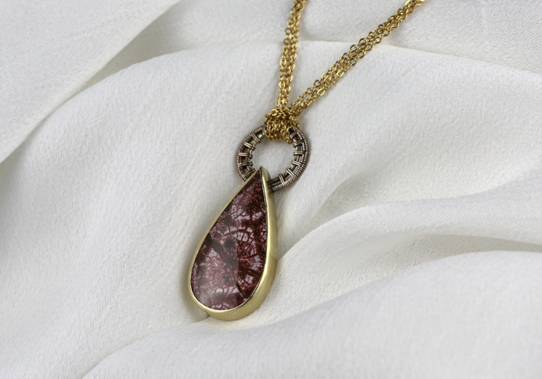 Wisior ze skamieniałym koralem - obrazek 2