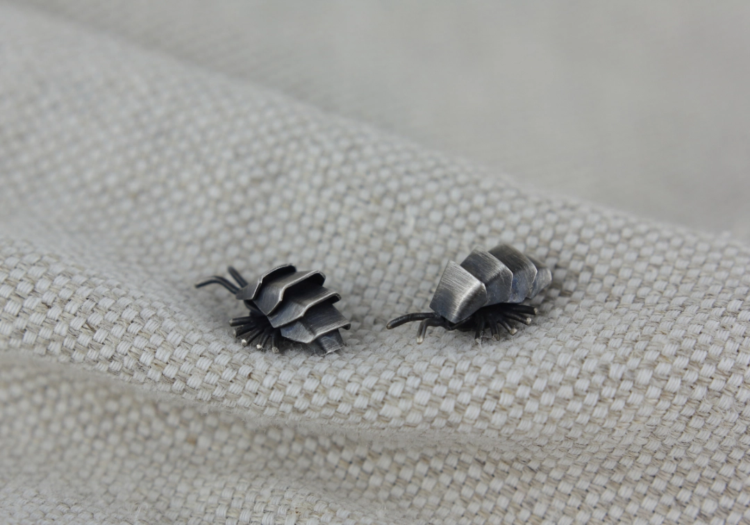 Srebrne kolczyki chrząszcze, inspirowane grą Gothic, ręcznie robione