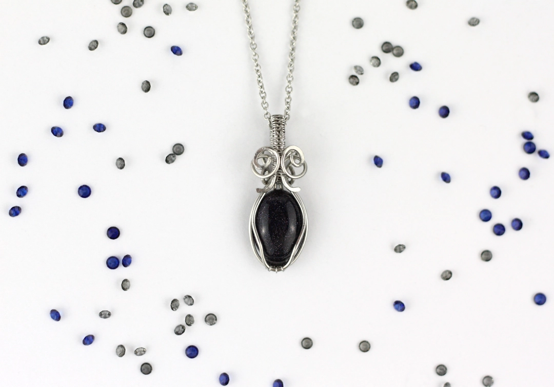 Ręcznie pleciony z drutu ze stali chirurgicznej wisiorek z Nocą Kairu, biżuteria wire-wrapping